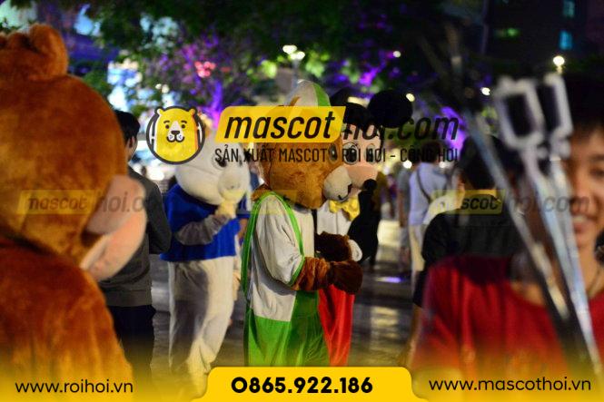 Mưu sinh với nghề hóa trang thành các linh thú với trang phục mascot