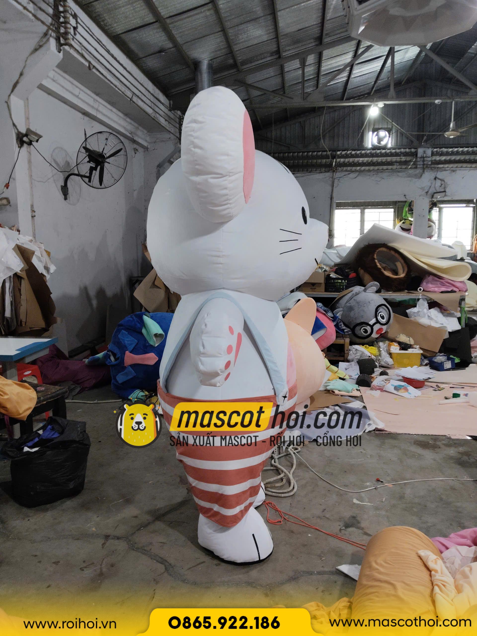 MASCOT HƠI CHUỘT HỒNG 2026
